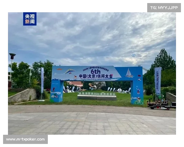 北京帆船公开赛成人选手凭借经验精准判断风向并稳定拉动帆索力道 北京帆船公开赛成人选手凭借经验精准判断风向并稳定拉动帆索力道