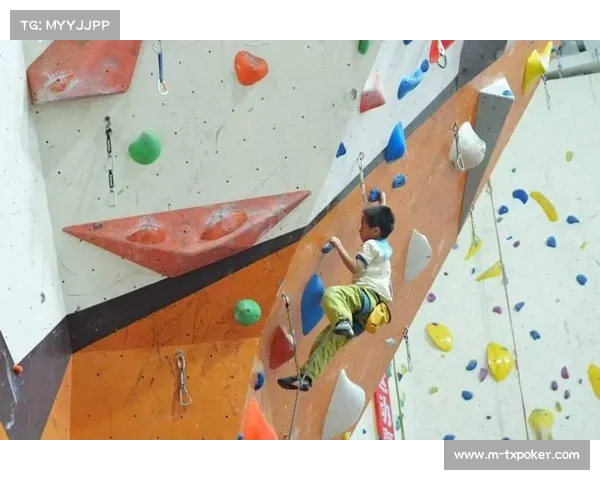 荷兰创新设计悬浮攀岩装置 可在广场快速搭建移动岩壁带来全新体验